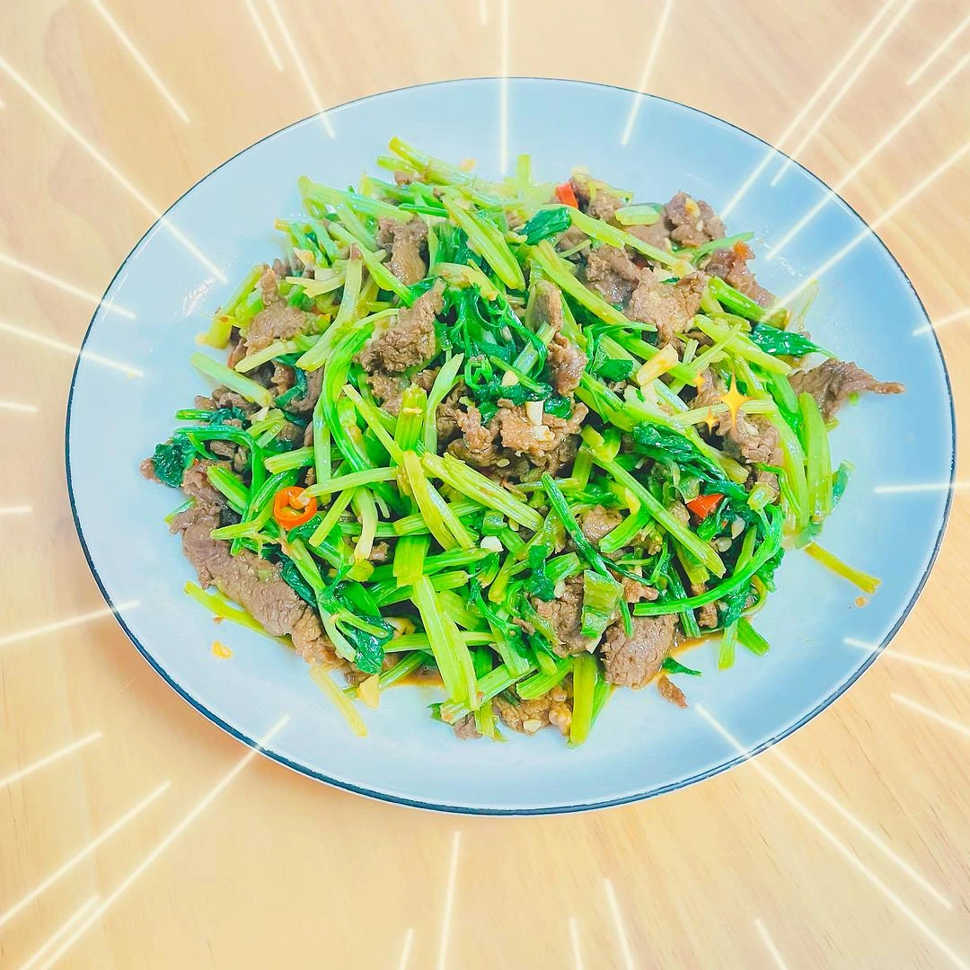 第一次做「香菜炒牛肉」
比想象中的好吃50倍，下 - 图1