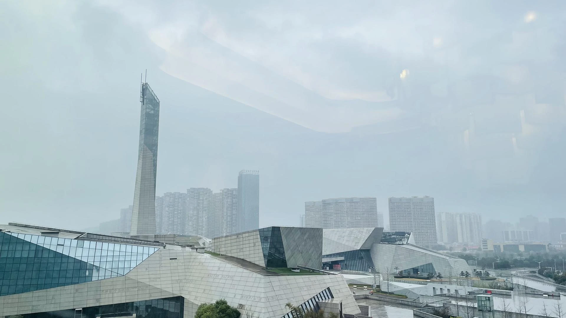 本来今天是想在公司加班写方案的，打开电脑1小时没 - 图1