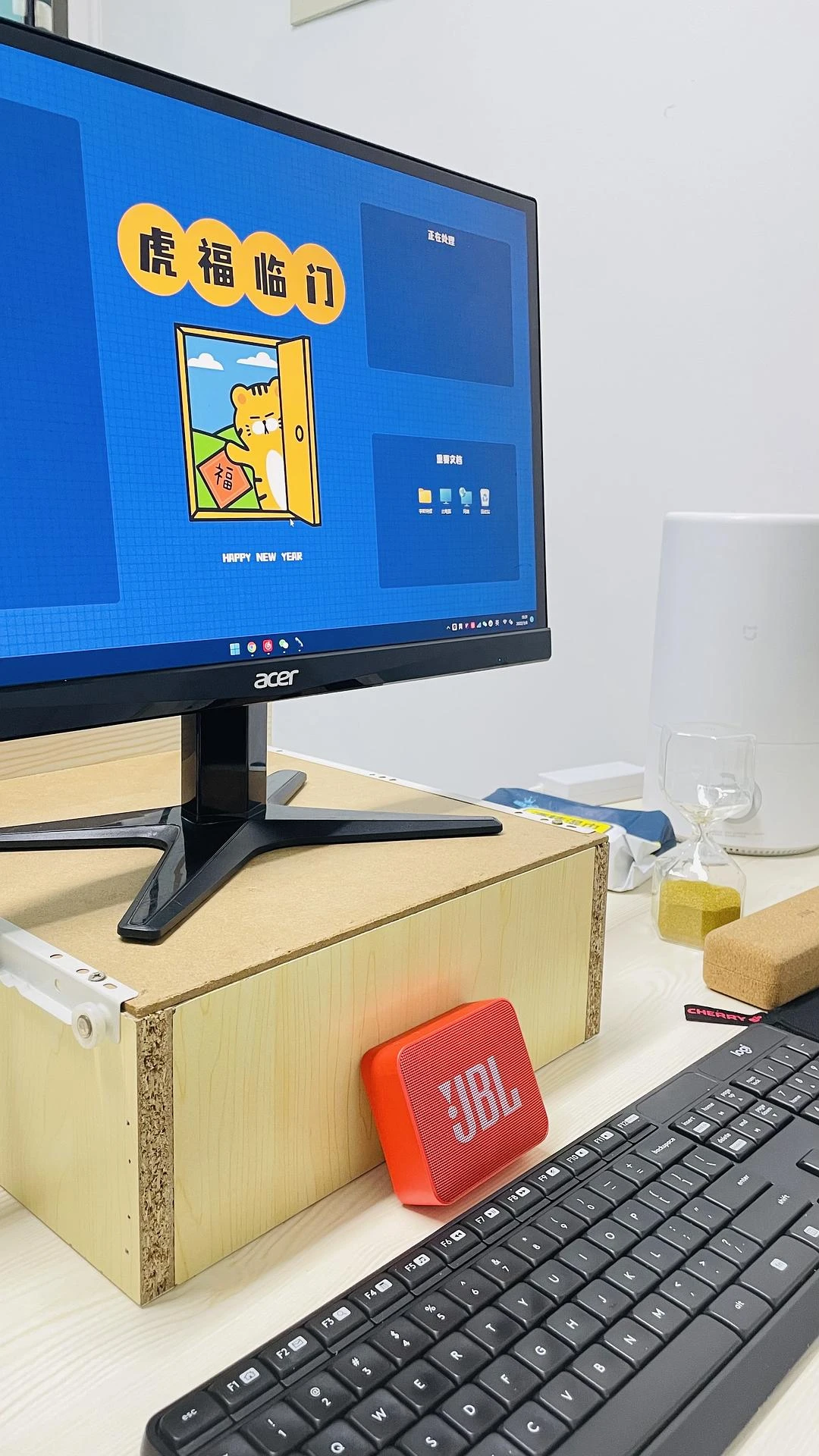 买不起显示器增高架
用抽屉代替一下 - 图1