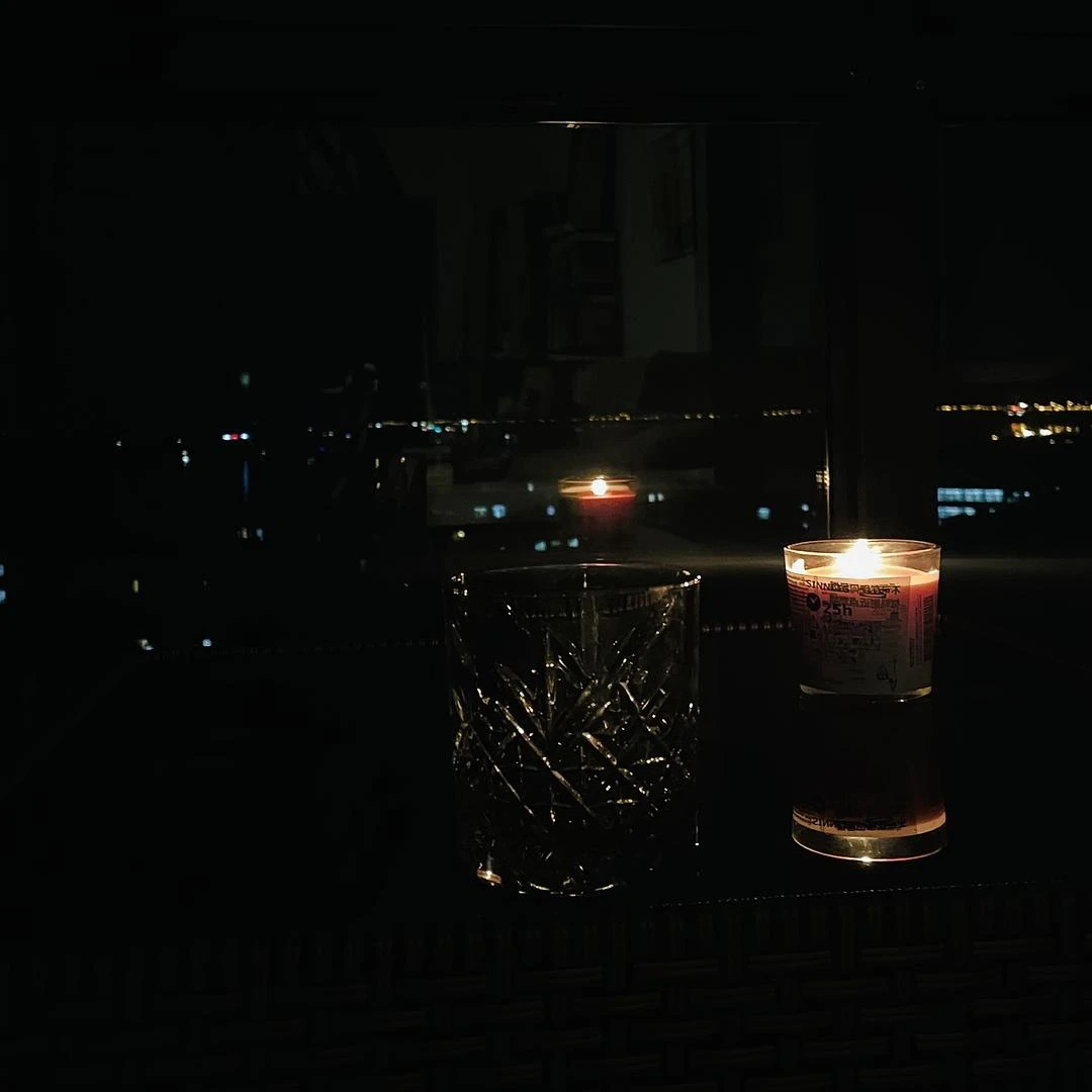 干啥啥不行 碎杯子第一名
又被我碎了一个玻璃杯 - 图1