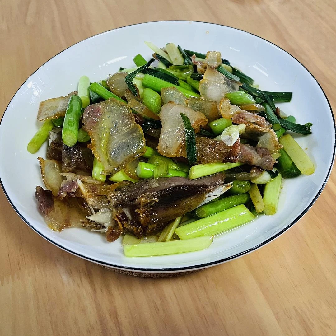 wtf黑人问号脸.jpg蒜苔居然还是生的🤷‍♂ - 图1
