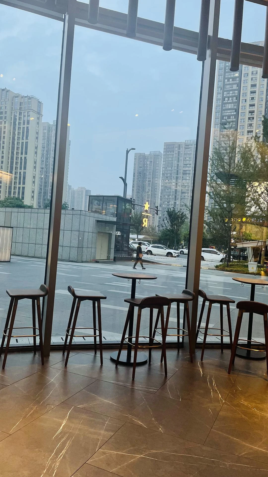 搬🧱天亮搬到天黑 - 图1