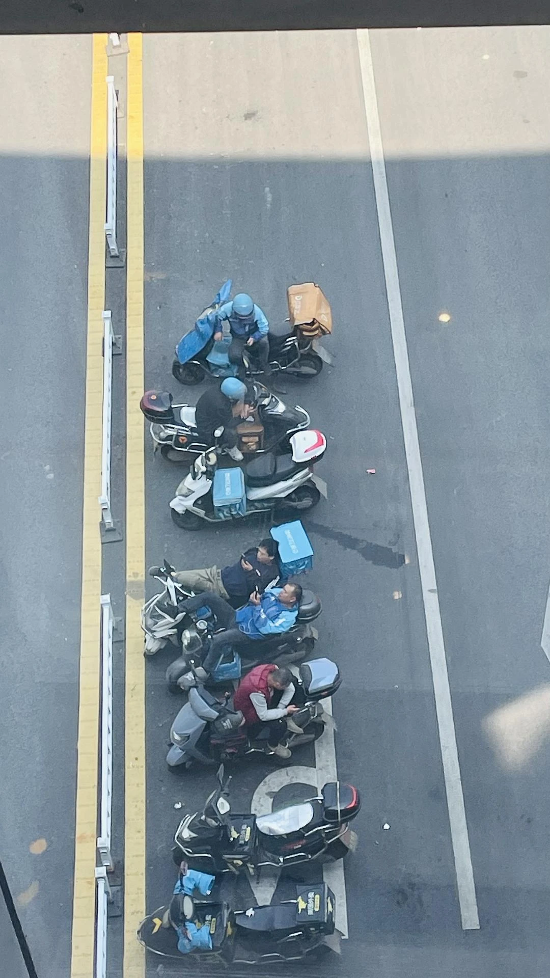 等待接单的蓝骑士们 - 图1
