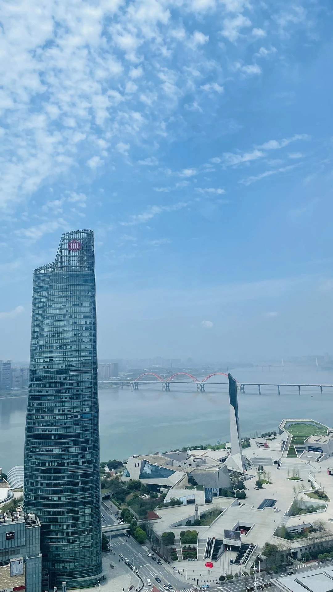 这么好的天气☁️
不适合上班🧱 - 图1