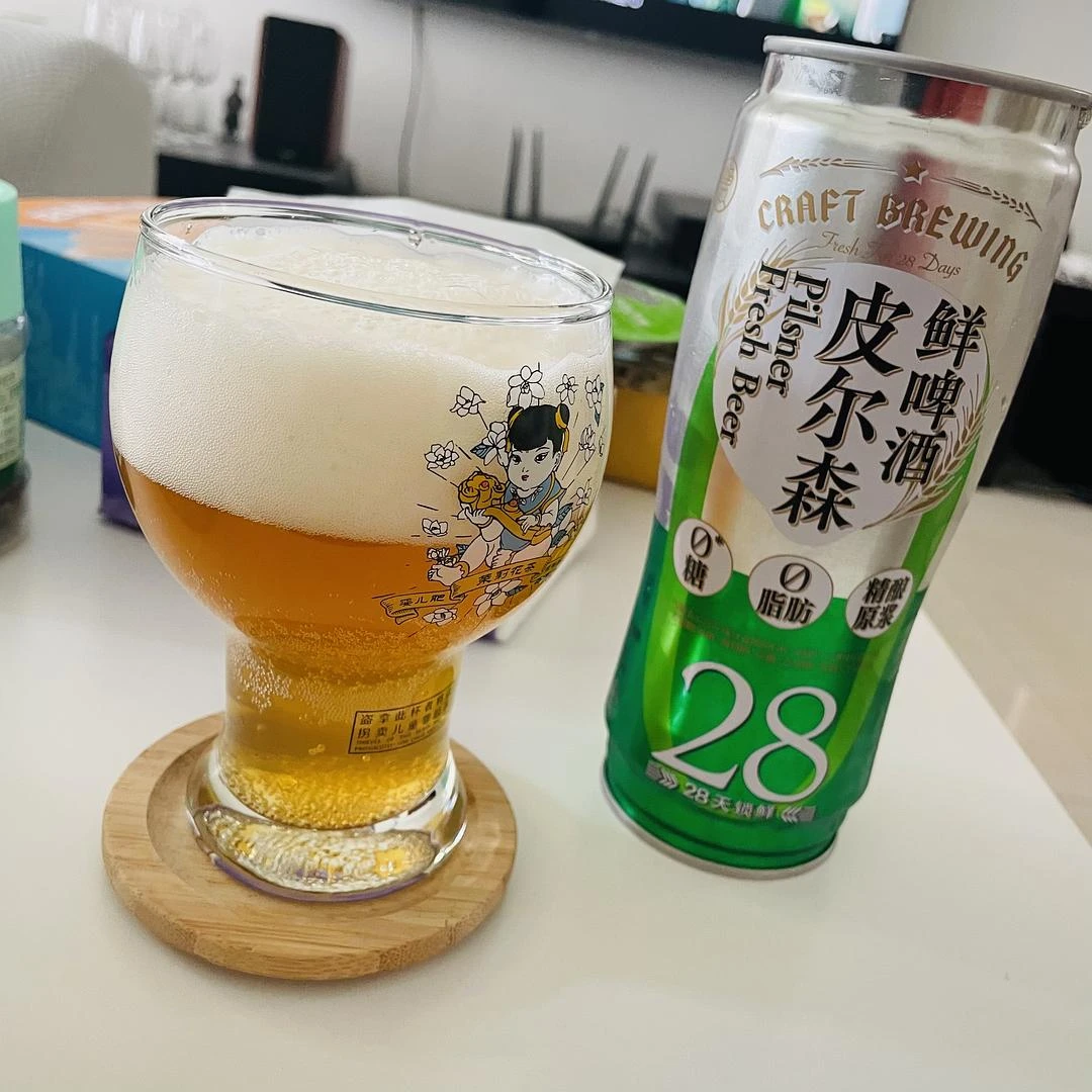 盒马这款新品
麦芽香气并不典型
但是泡沫细腻口感 - 图1