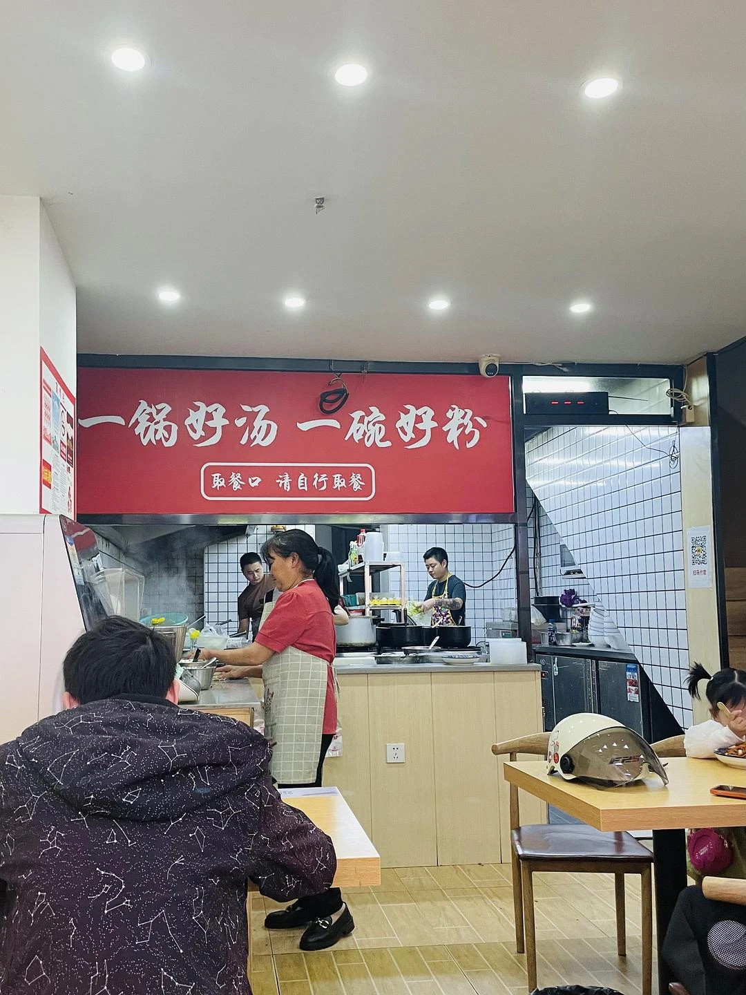是谁大老远坐一站地铁只为了吃店里的辣椒酱
是我 - 图1