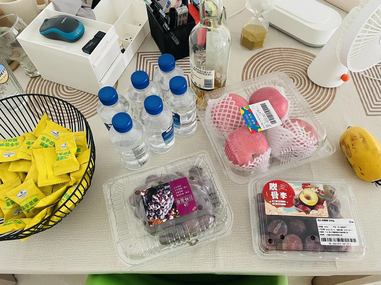 凌乱的餐桌
凌乱的周末生活 - 图1