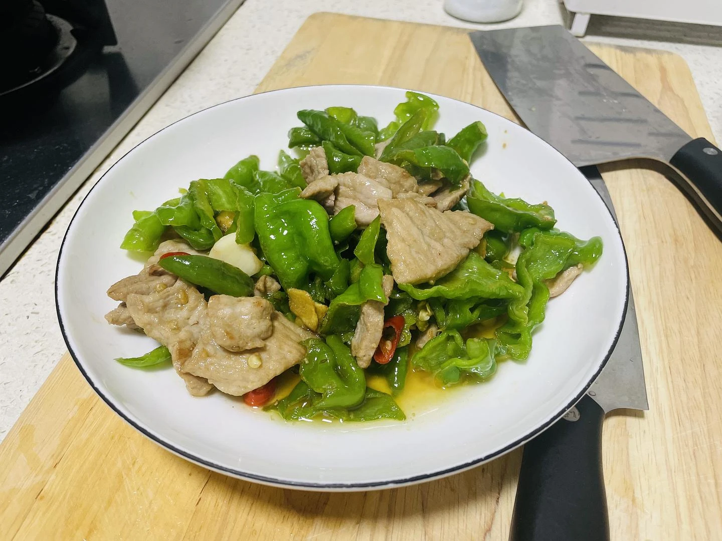 辣椒炒“肉片儿”
做饭这事对我来说是真的太难了� - 图1