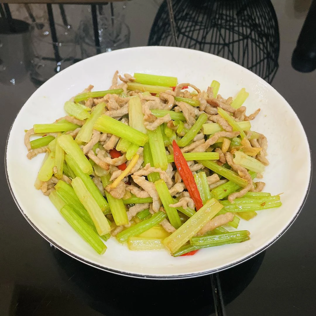 厨艺进阶之路，开始炒肉丝了😎 - 图1