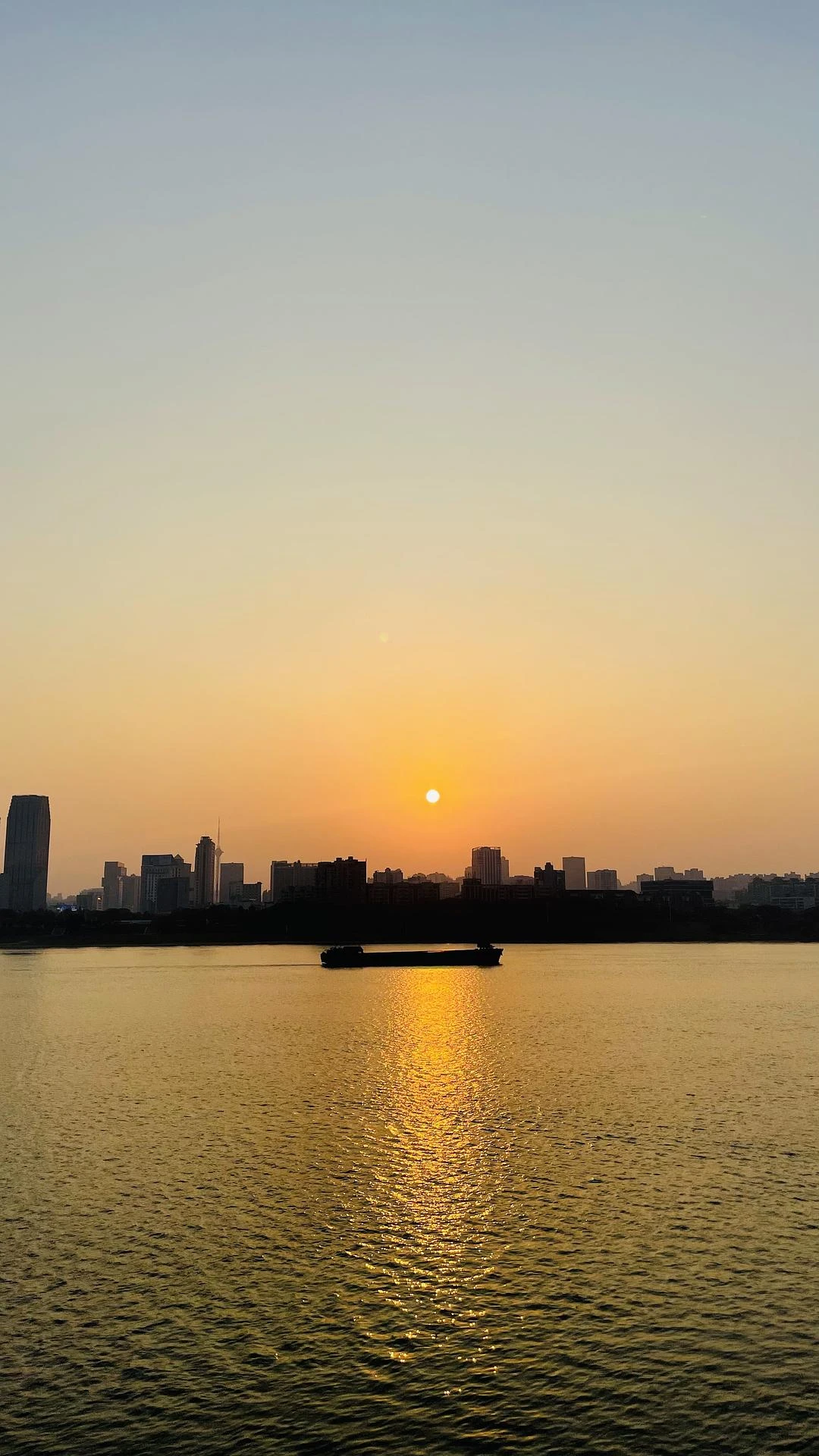 你的城市今天雾霾也很重 - 图1
