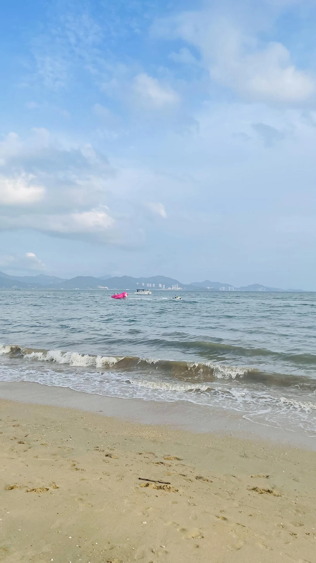 在海边散步才是正经事
#
在海边的时候
# - 图2