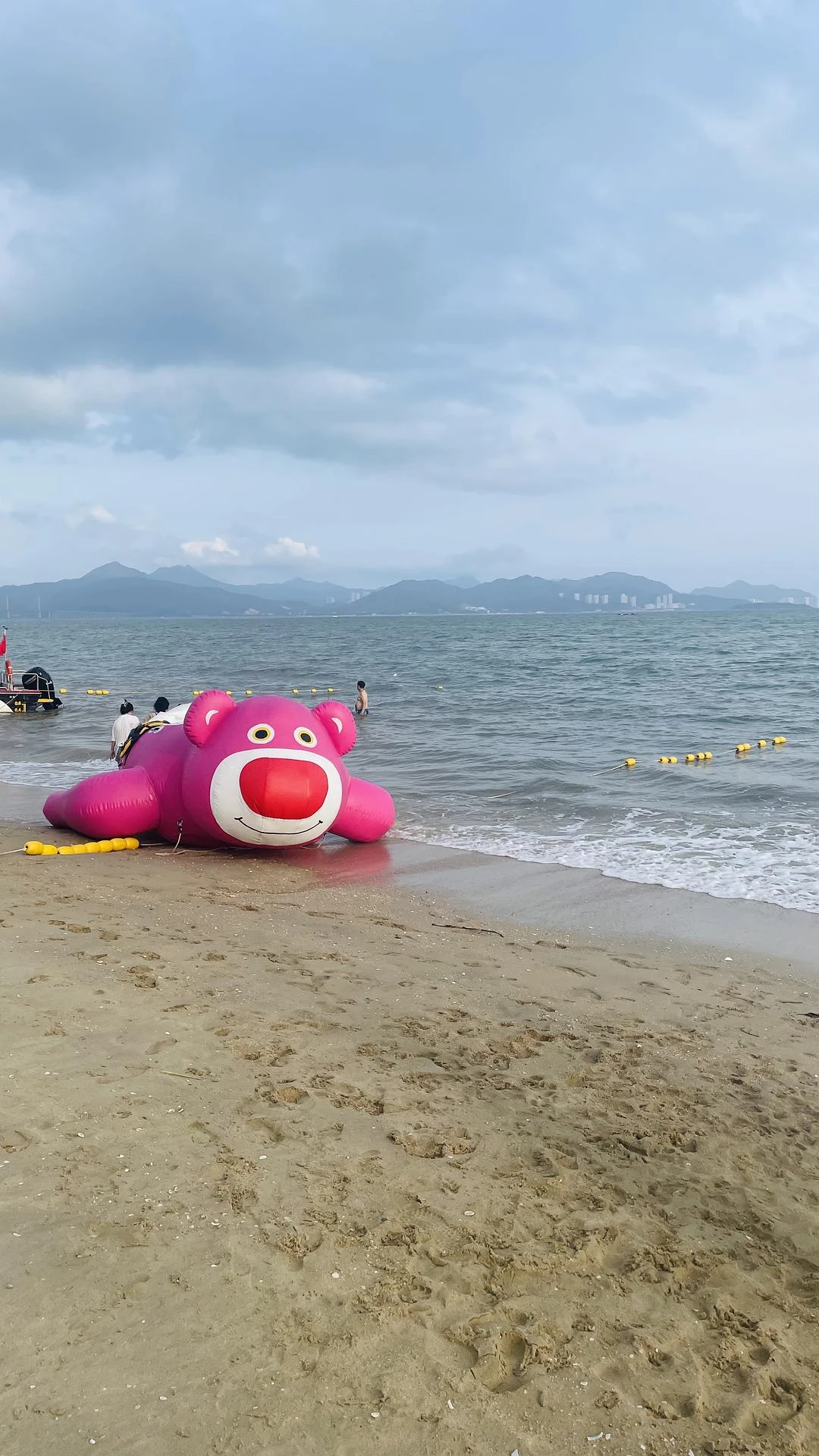 在海边散步才是正经事
#
在海边的时候
# - 图3