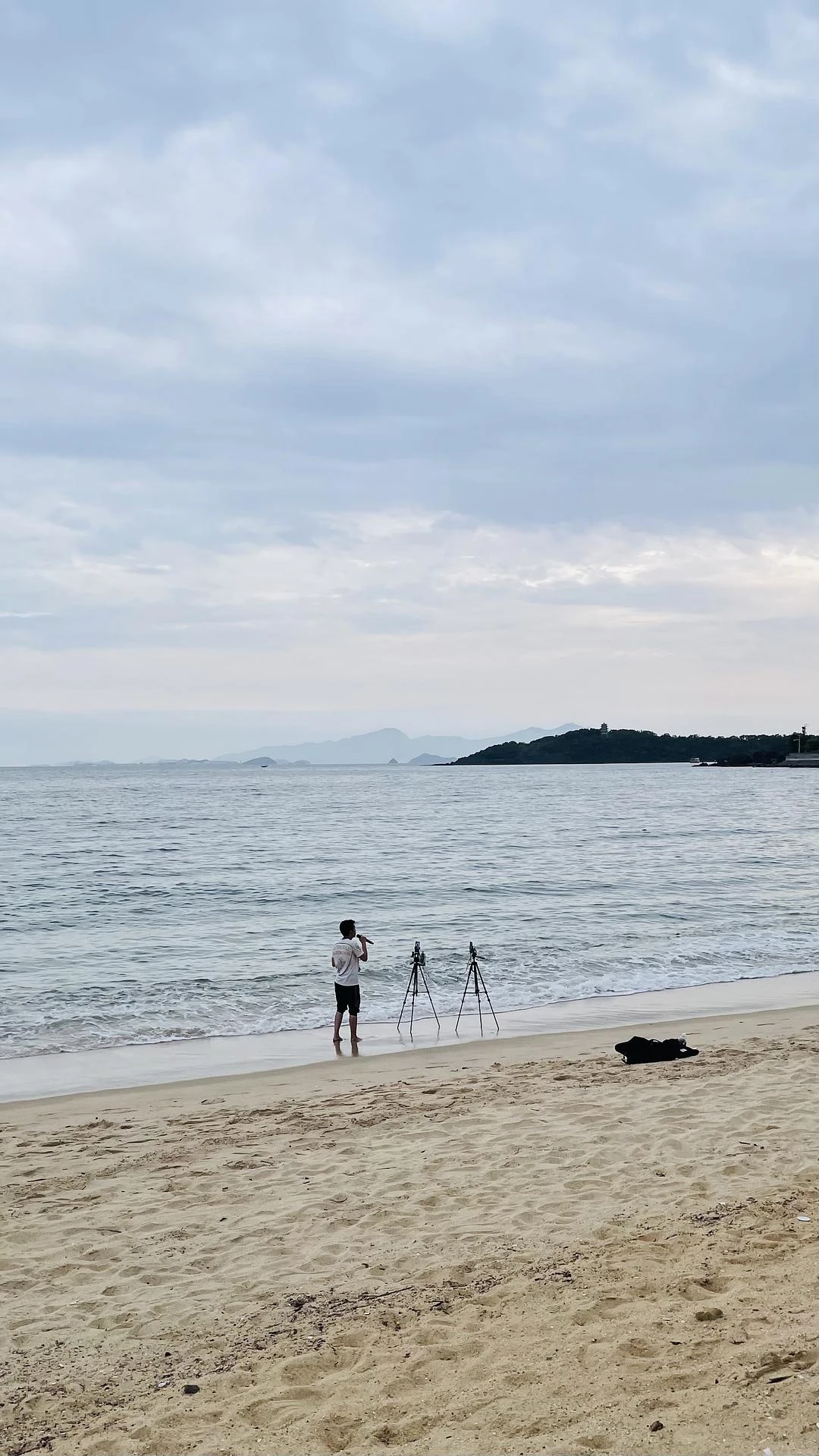又回到海边散步了🚶
下一站想去潮汕
#
在海边 - 图4