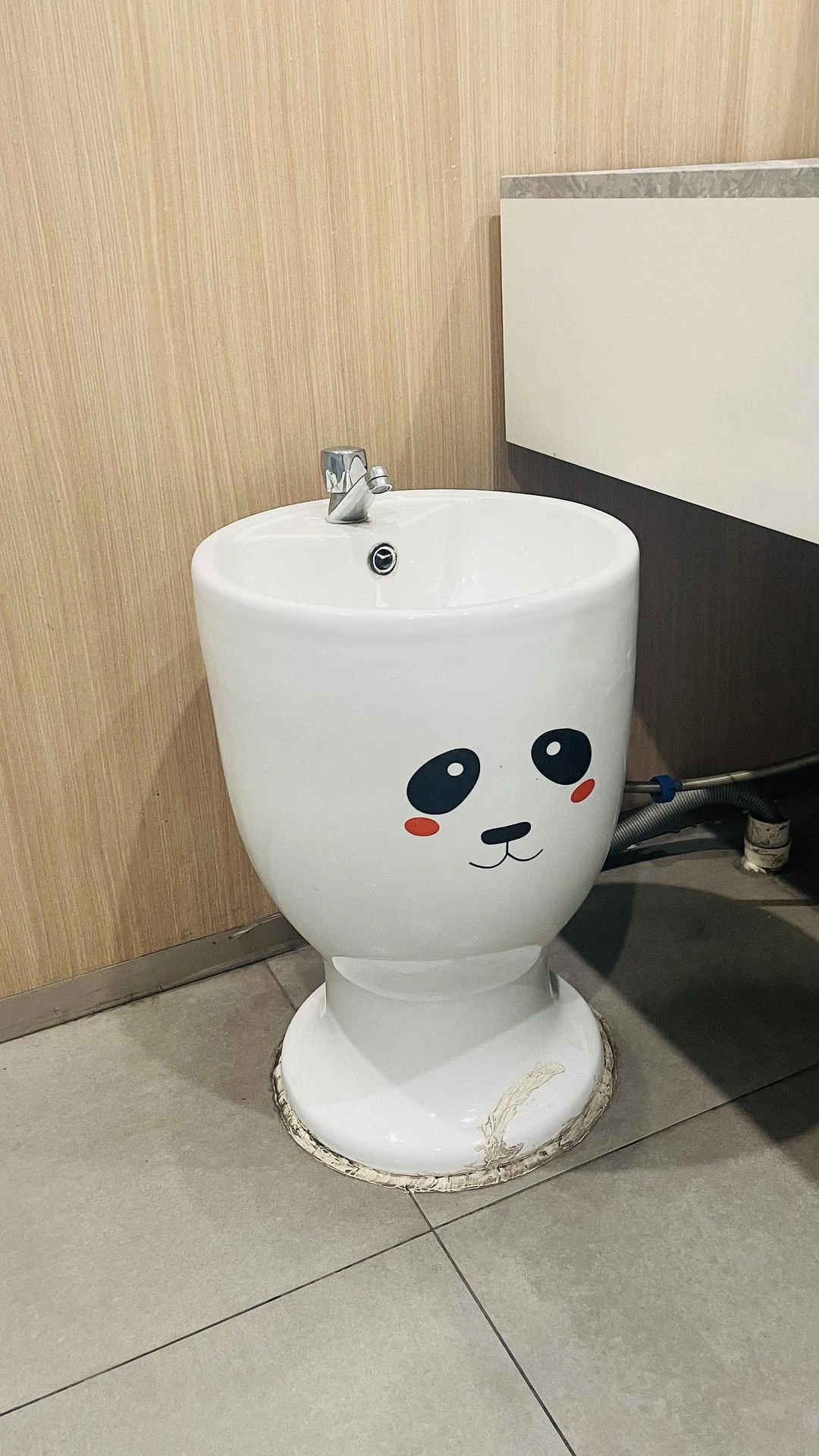 深圳地铁专为儿童提供的洗手池
#
深圳城市观察笔 - 图1