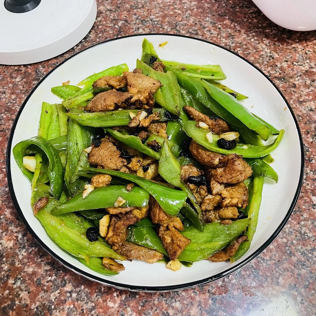 绿色套餐：山寨失败版费大厨辣椒炒肉➕清炒龙须菜， - 图1