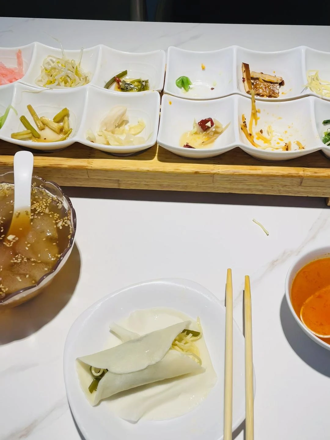 昨天吃墨西哥菜时，我说taco像…服务员小姐姐立 - 图1