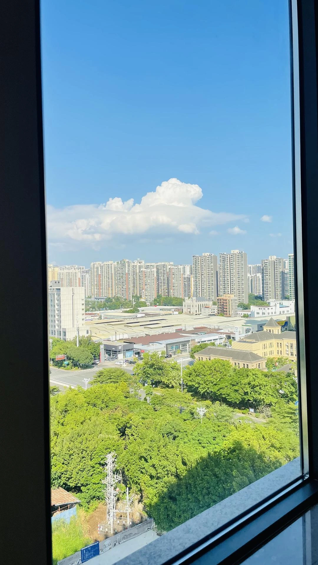 远处的云，像一匹奔腾的骏马 - 图1