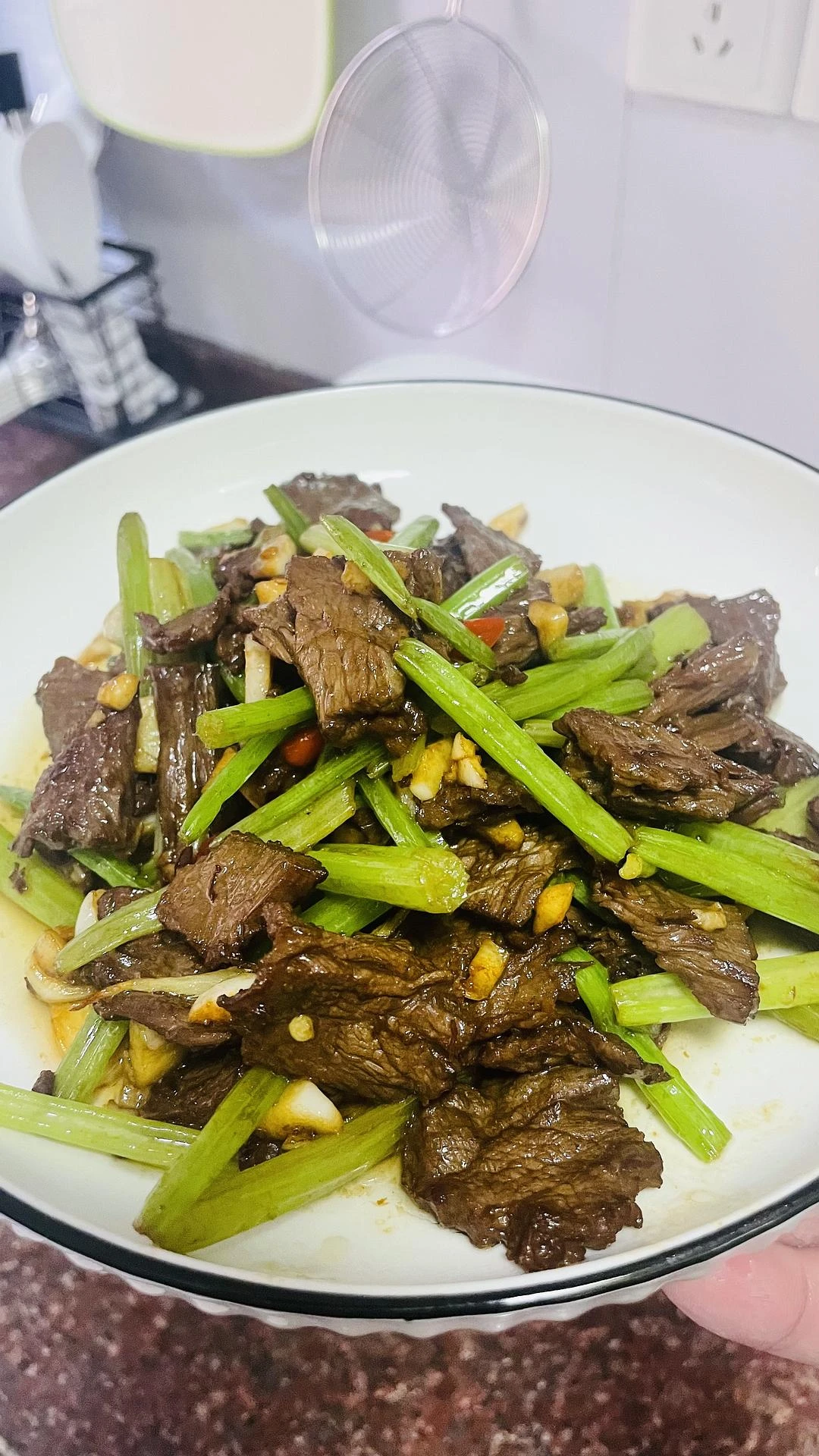 不经常做饭，发挥不稳定，今天的牛肉炒得跟朱古力一 - 图1