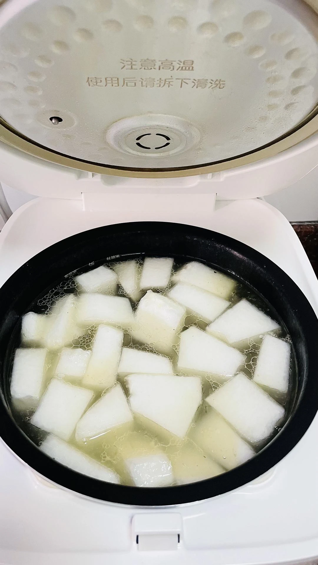 看不到排骨的冬瓜排骨汤 - 图1