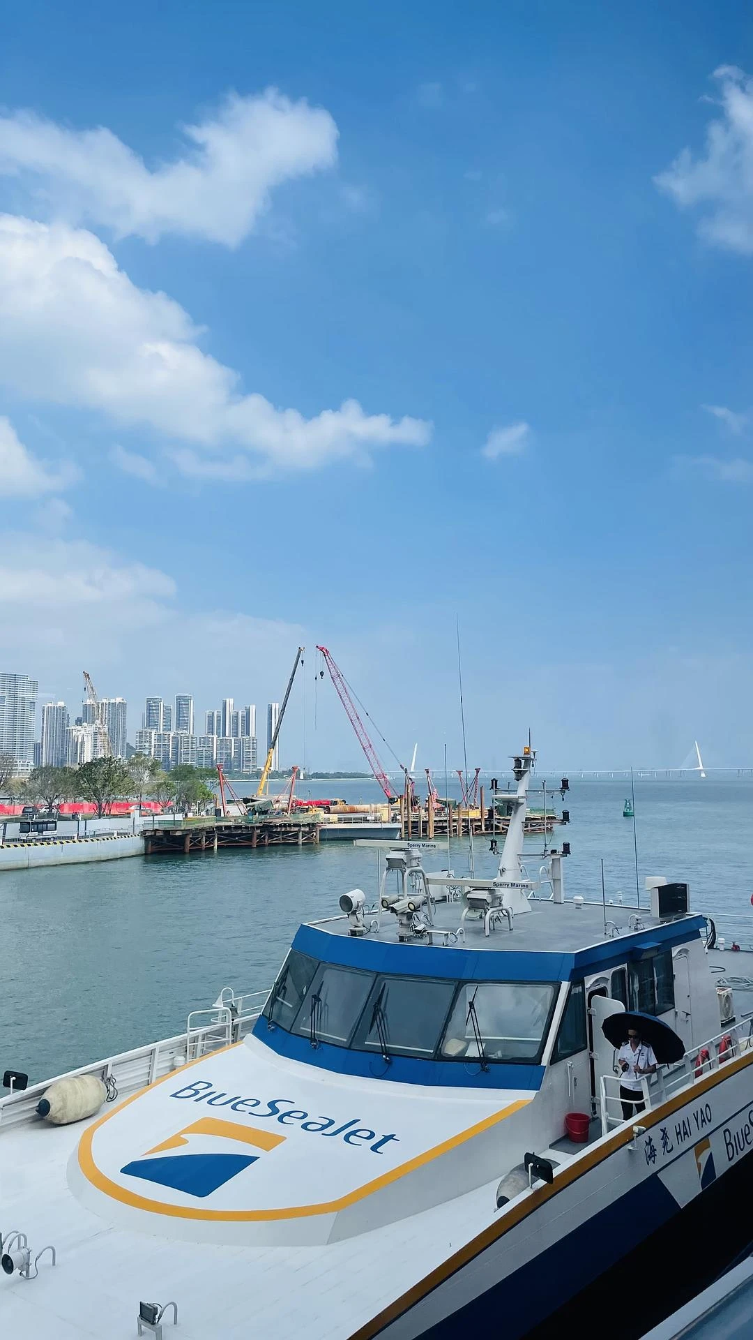 还以为会有邮轮给我坐
原来是一辆小船船🚣‍♂️ - 图1