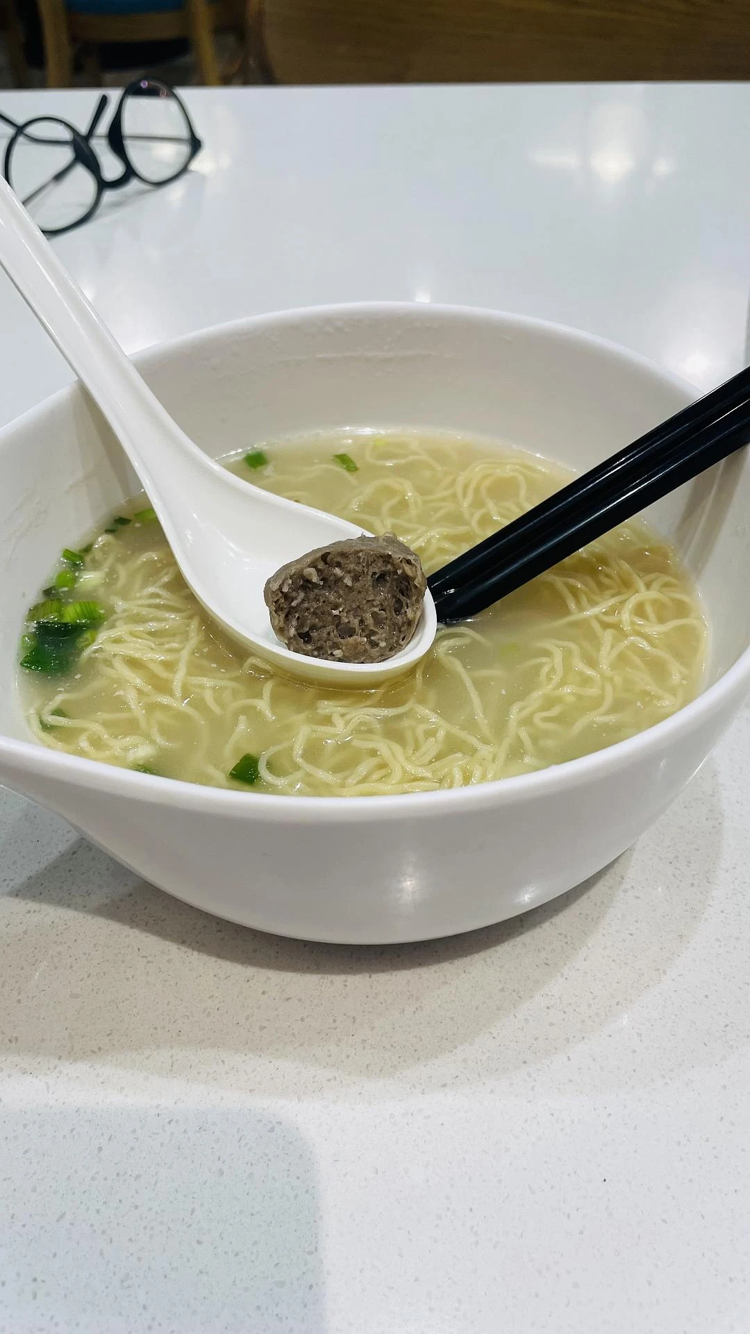 我最近超享受整个餐厅只有我一个人吃饭的时刻，只有 - 图1