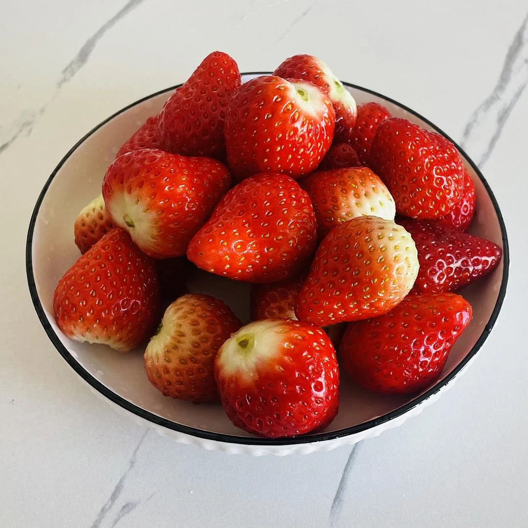 今日宜
晒太阳🌞吃草莓🍓 - 图2