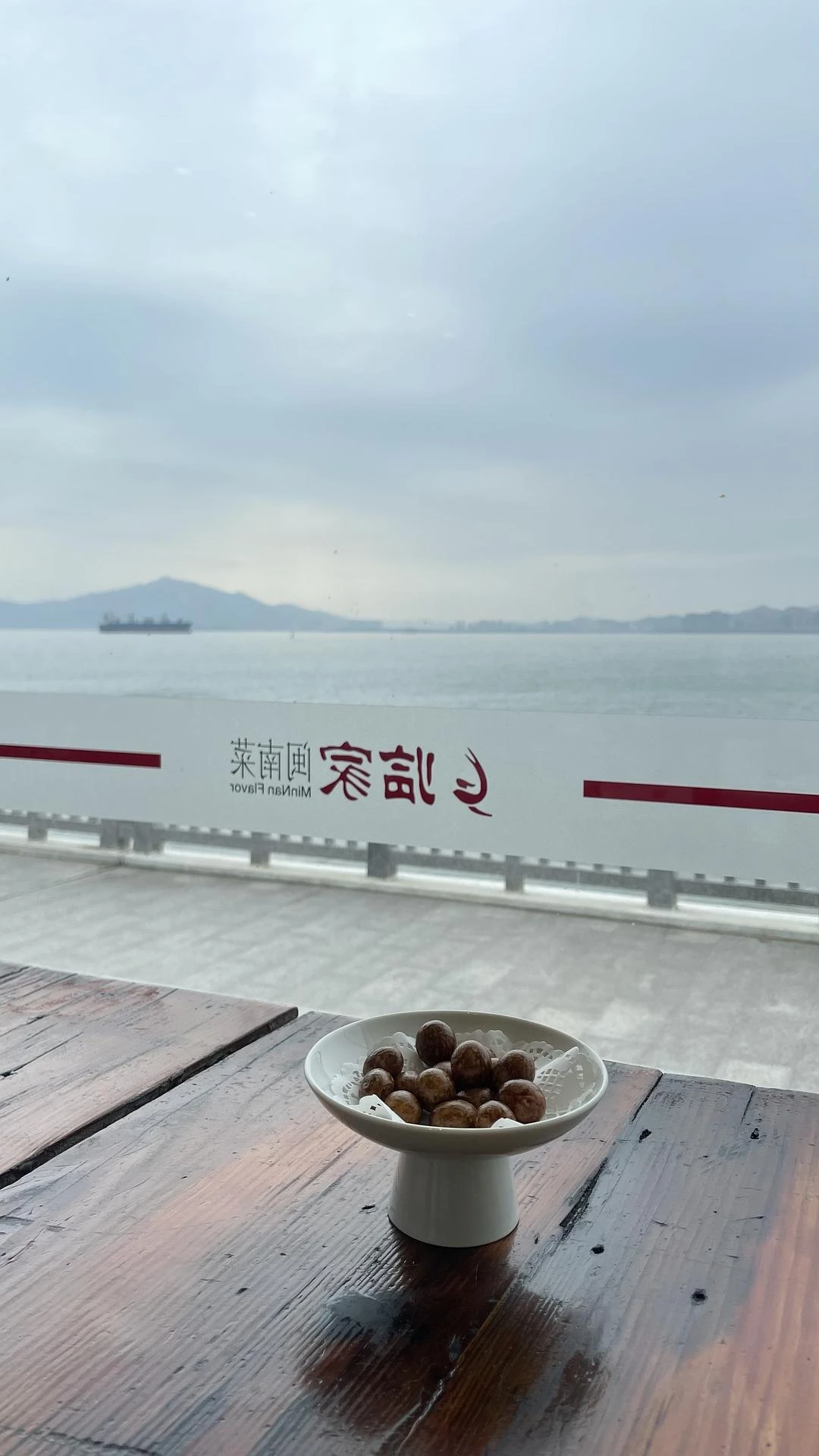 中午海边吃
晚上路边吃 - 图1