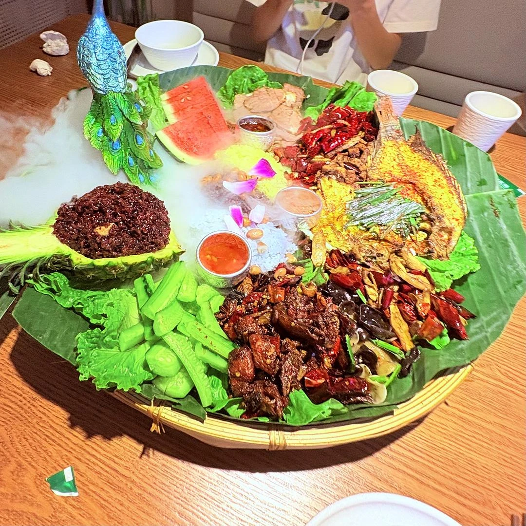 跟情侣搭子吃个手抓饭 - 图1