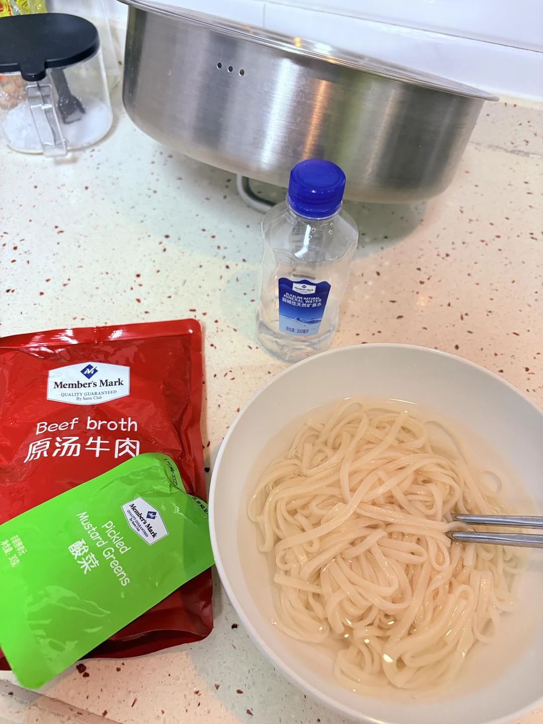 用矿泉水洗面，感觉有点奢侈浪费啊（虽然不贵） - 图1