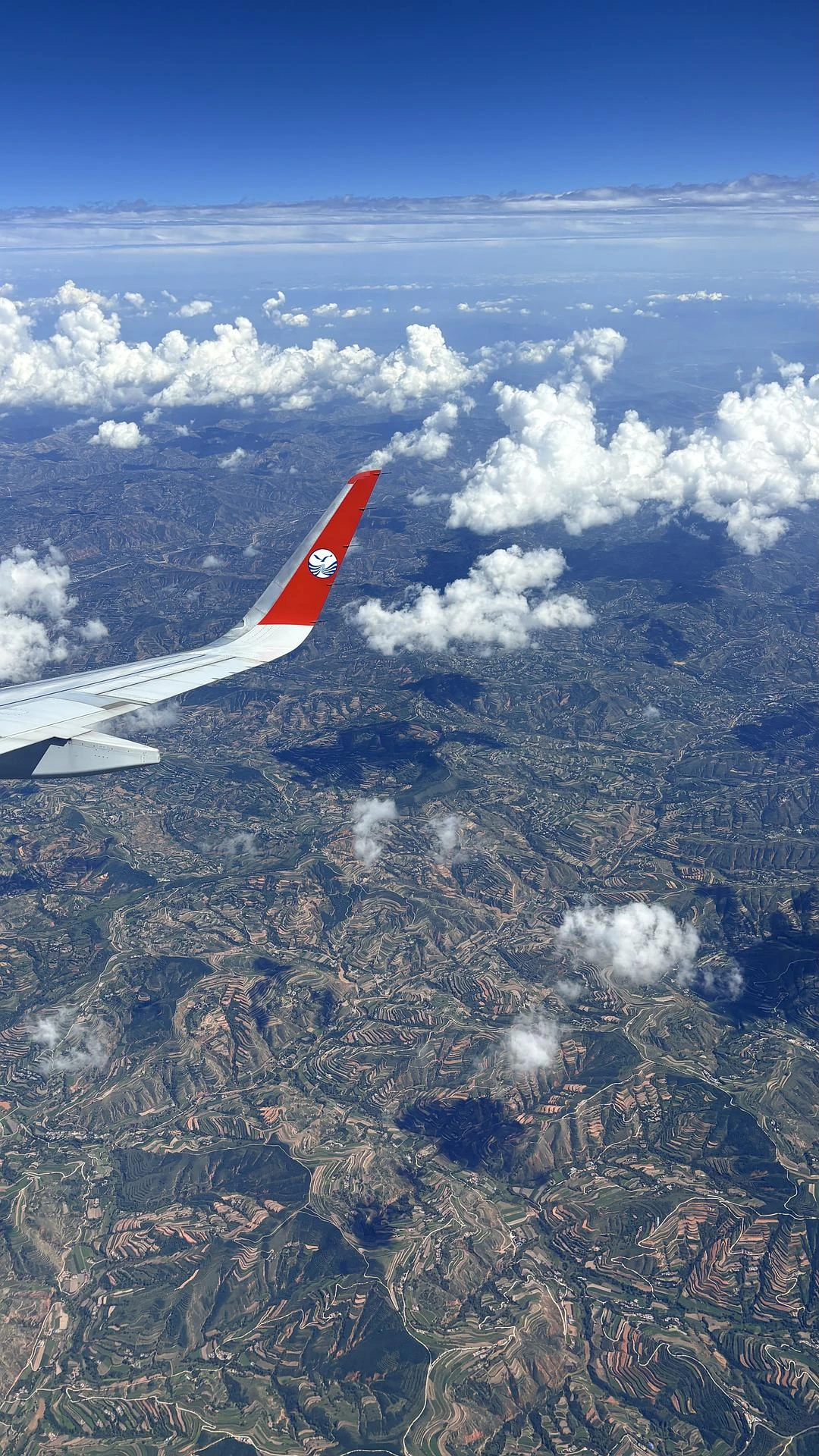 第一次飞机视角看黄土高坡，千沟万壑纵横交错，既苍 - 图1