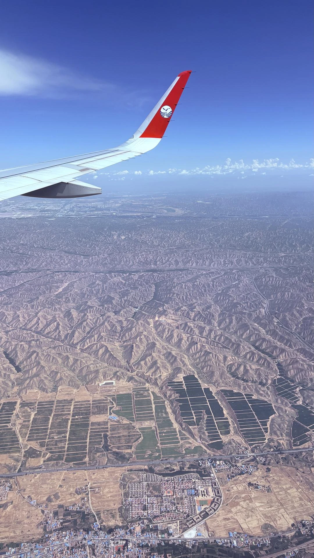 第一次飞机视角看黄土高坡，千沟万壑纵横交错，既苍 - 图4