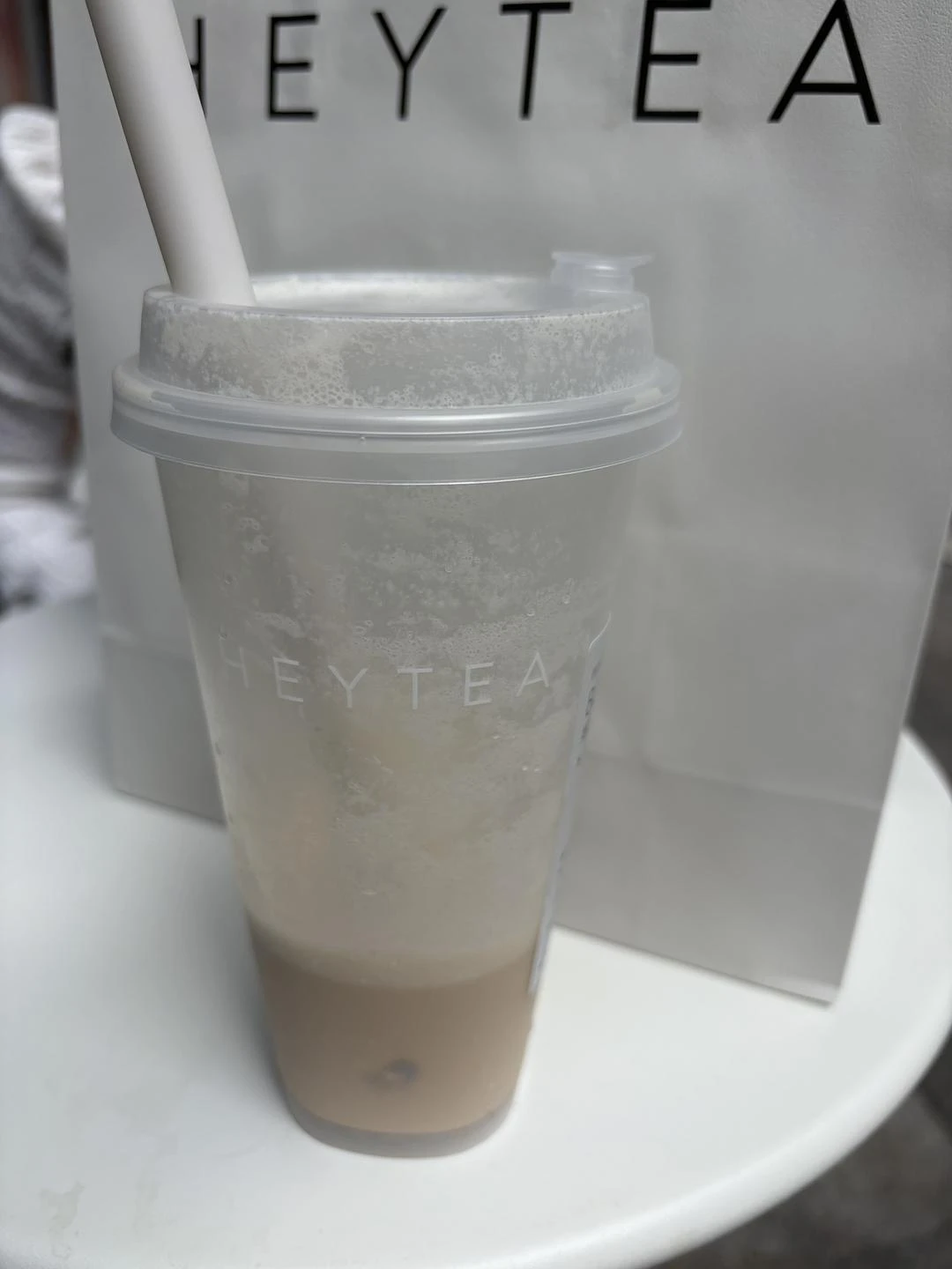 喝完这杯奶茶，今晚准备失眠 - 图1