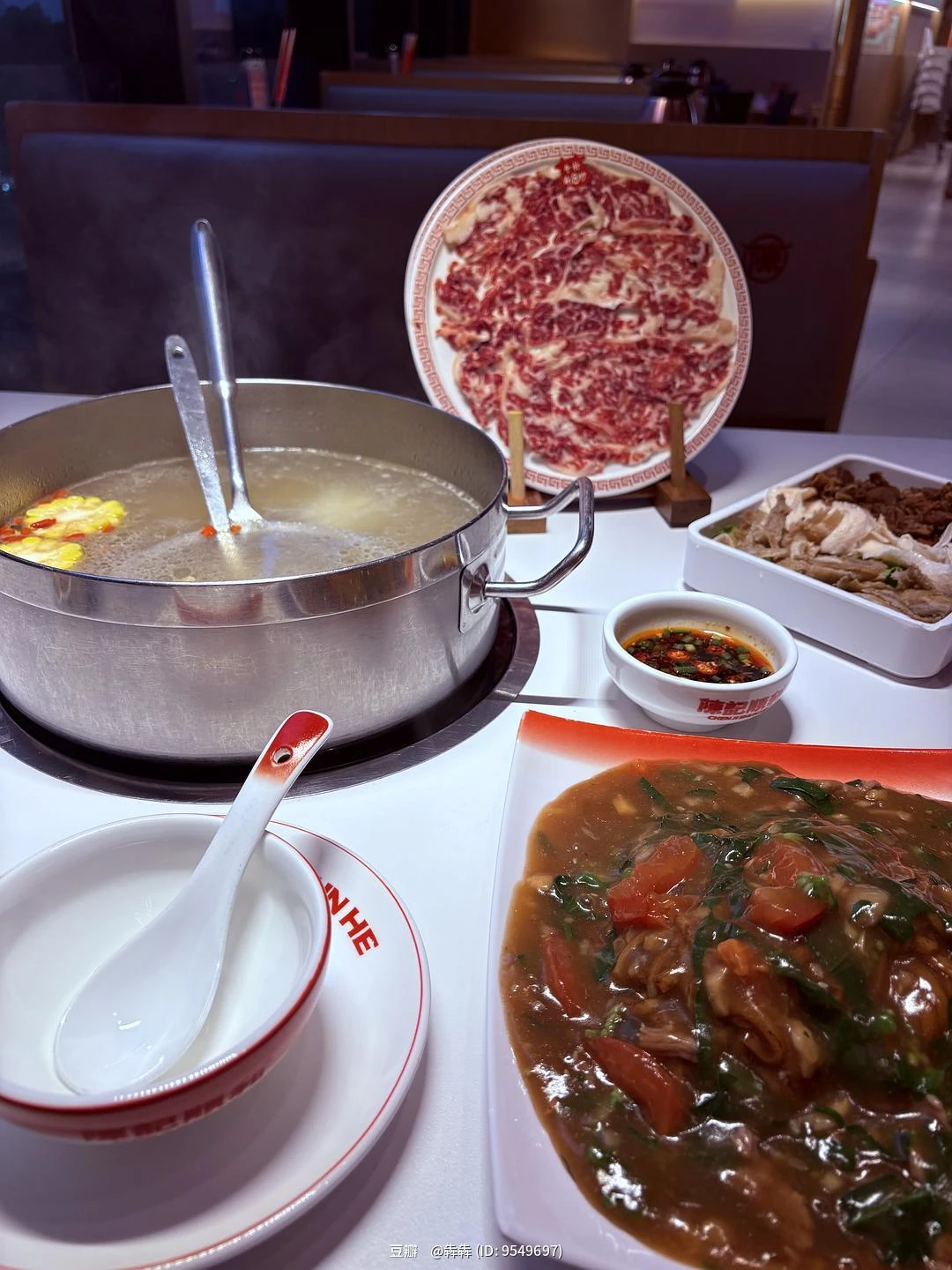 下雨天最惬意的事，是在非饭点吃火锅，点一个清汤锅 - 图1