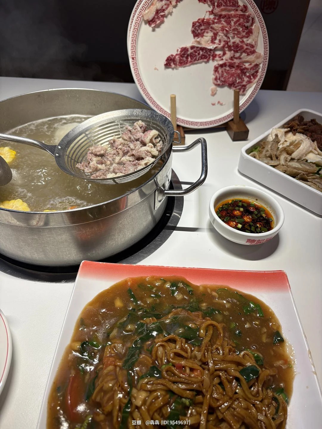 下雨天最惬意的事，是在非饭点吃火锅，点一个清汤锅 - 图2
