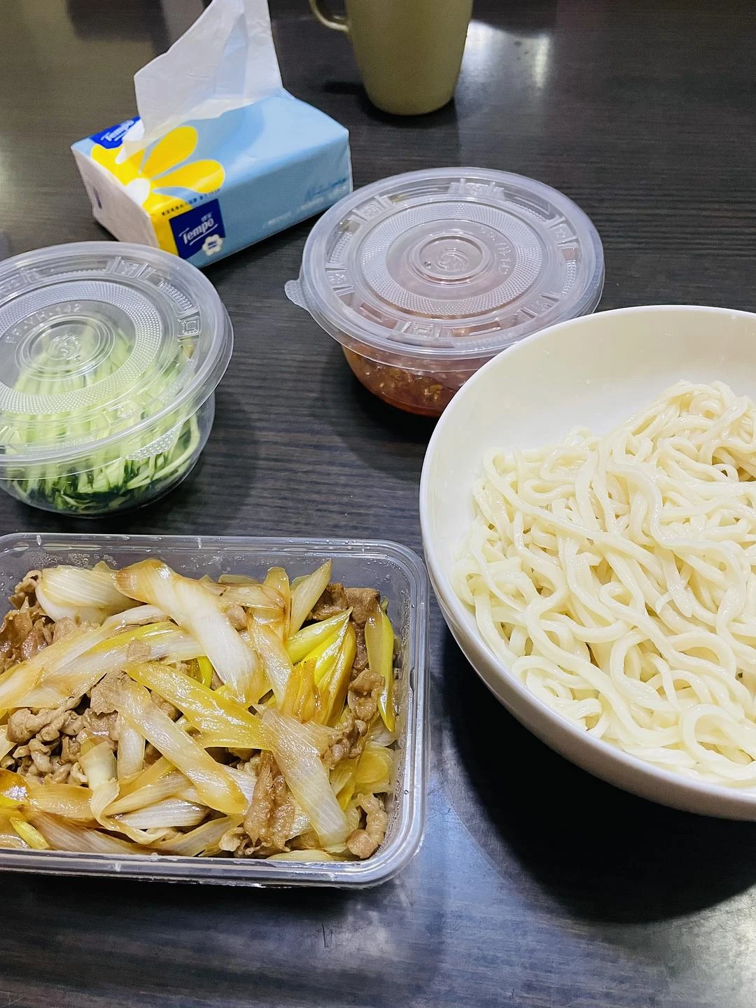 今天广州降温了，晚上不想出门，点的外卖『炸酱面』 - 图1